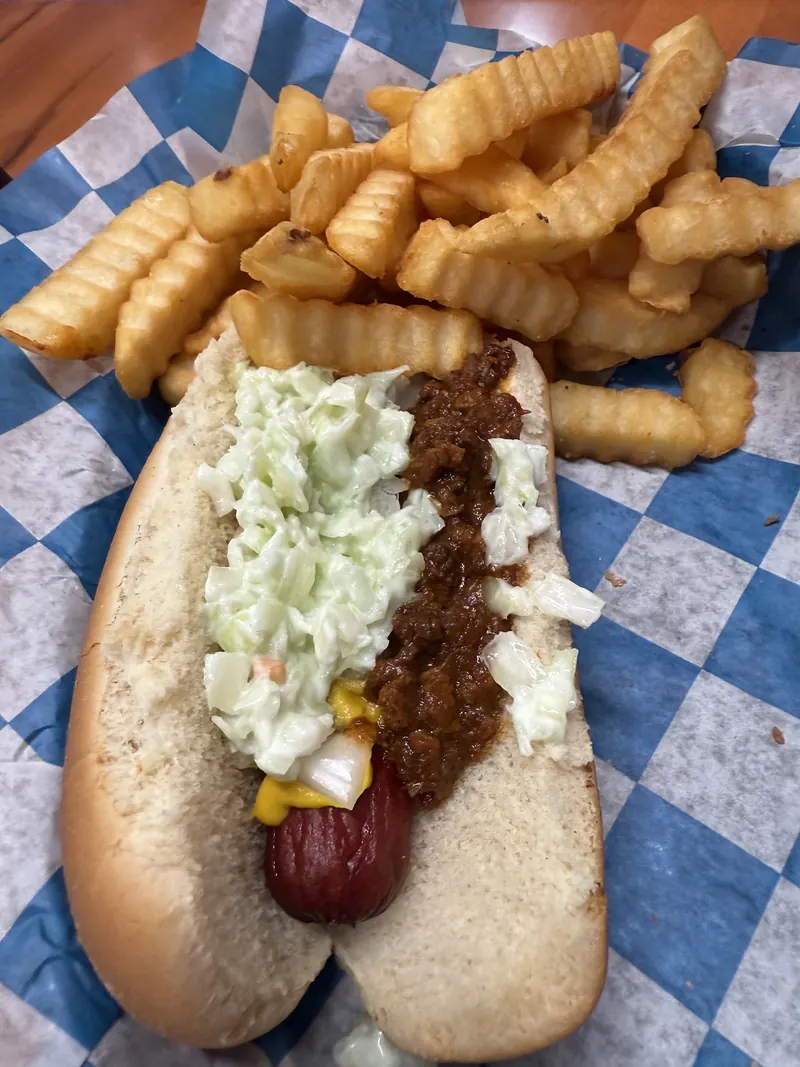 Carolina dog: chili & slaw